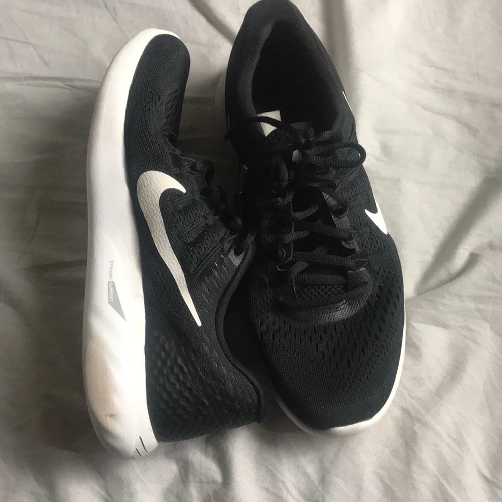 Size 10 Women’s Nike Lunarlon Athletic Shoes